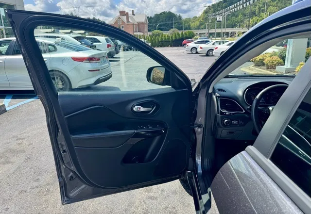 2023 Jeep Cherokee Altitude