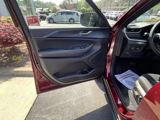 2025 Jeep Grand Cherokee Laredo X