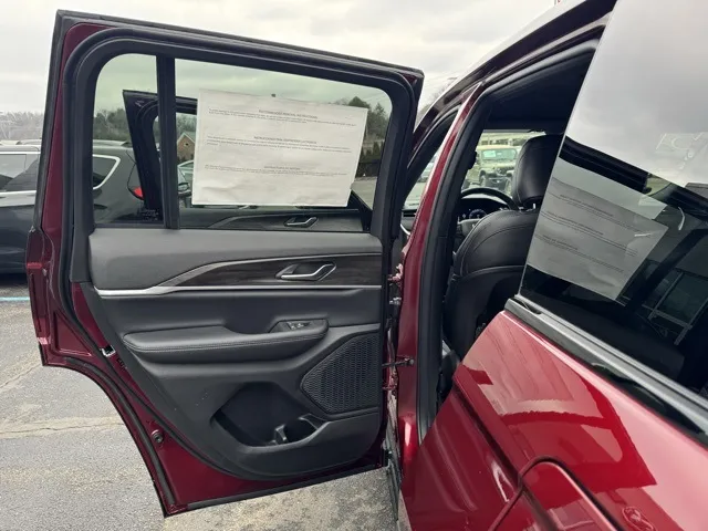 2026 Jeep Grand Cherokee Laredo