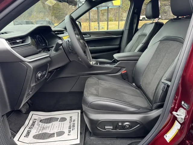 2026 Jeep Grand Cherokee Laredo