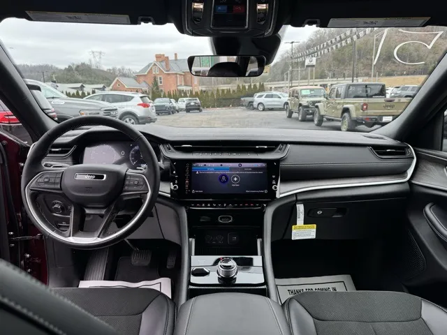 2026 Jeep Grand Cherokee Laredo