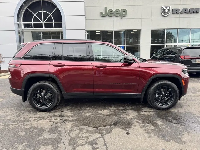 2026 Jeep Grand Cherokee Laredo