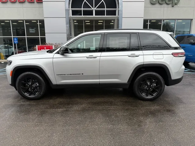 2026 Jeep Grand Cherokee Laredo