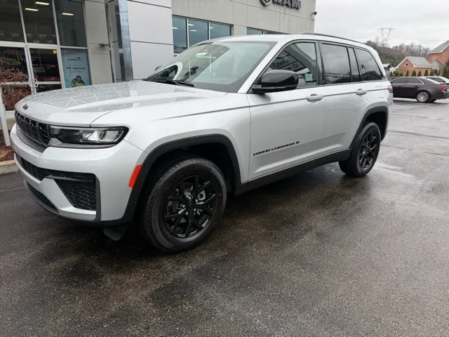 2026 Jeep Grand Cherokee Laredo
