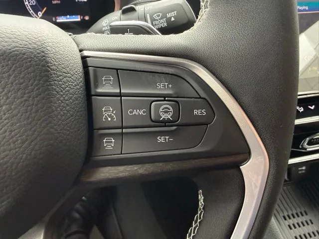 2026 Jeep Grand Cherokee Laredo