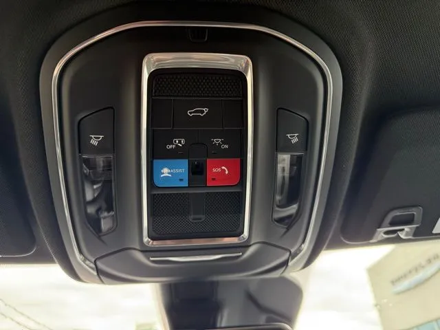 2026 Jeep Grand Cherokee Laredo