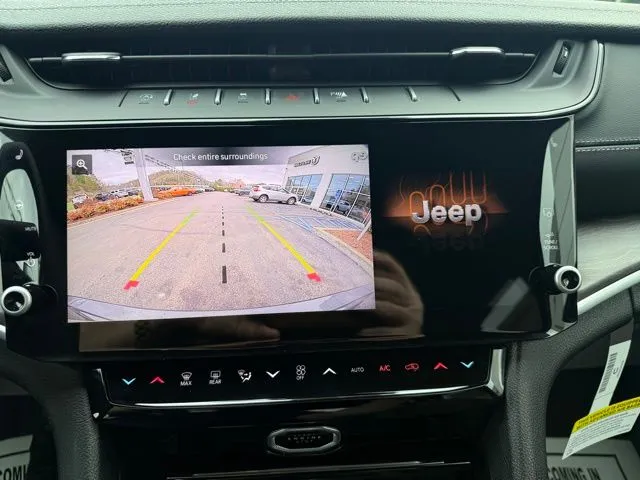 2026 Jeep Grand Cherokee Laredo