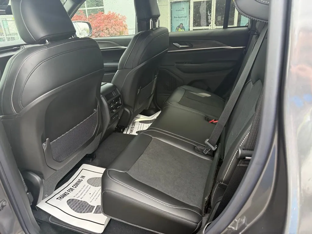 2026 Jeep Grand Cherokee Laredo Altitude