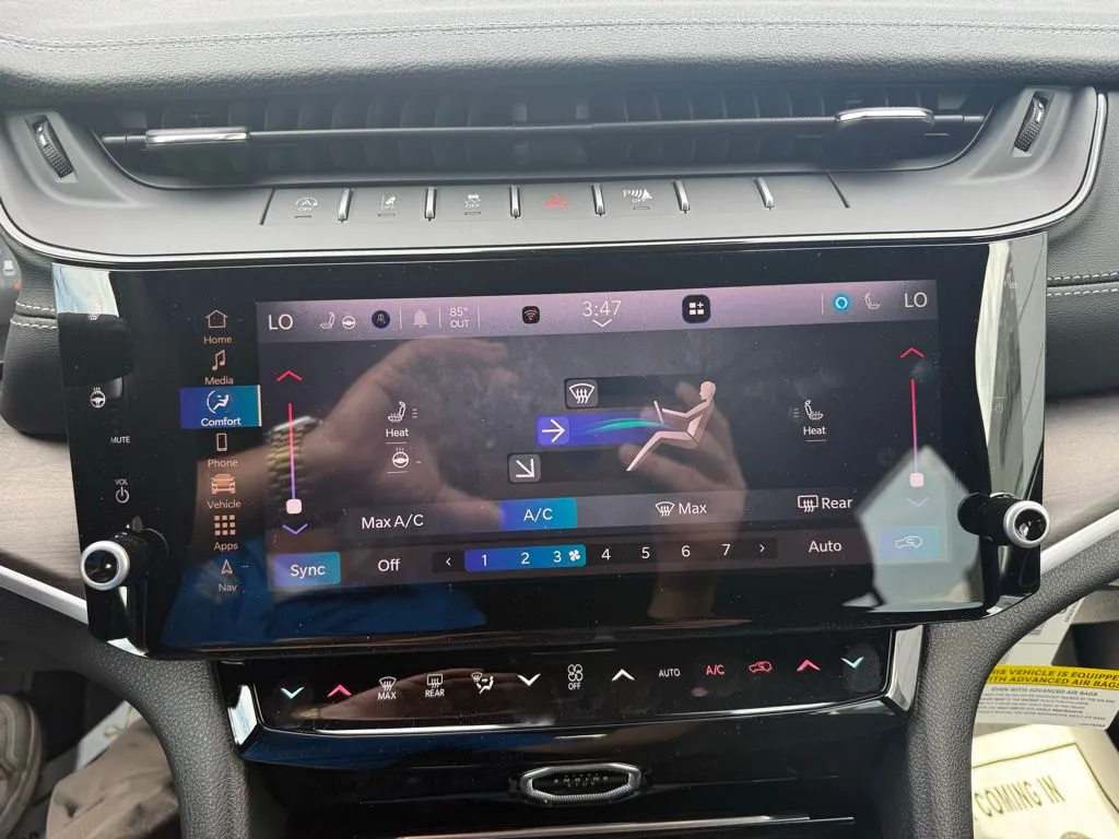 2026 Jeep Grand Cherokee Laredo Altitude