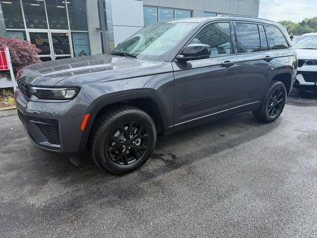 2026 Jeep Grand Cherokee Laredo Altitude