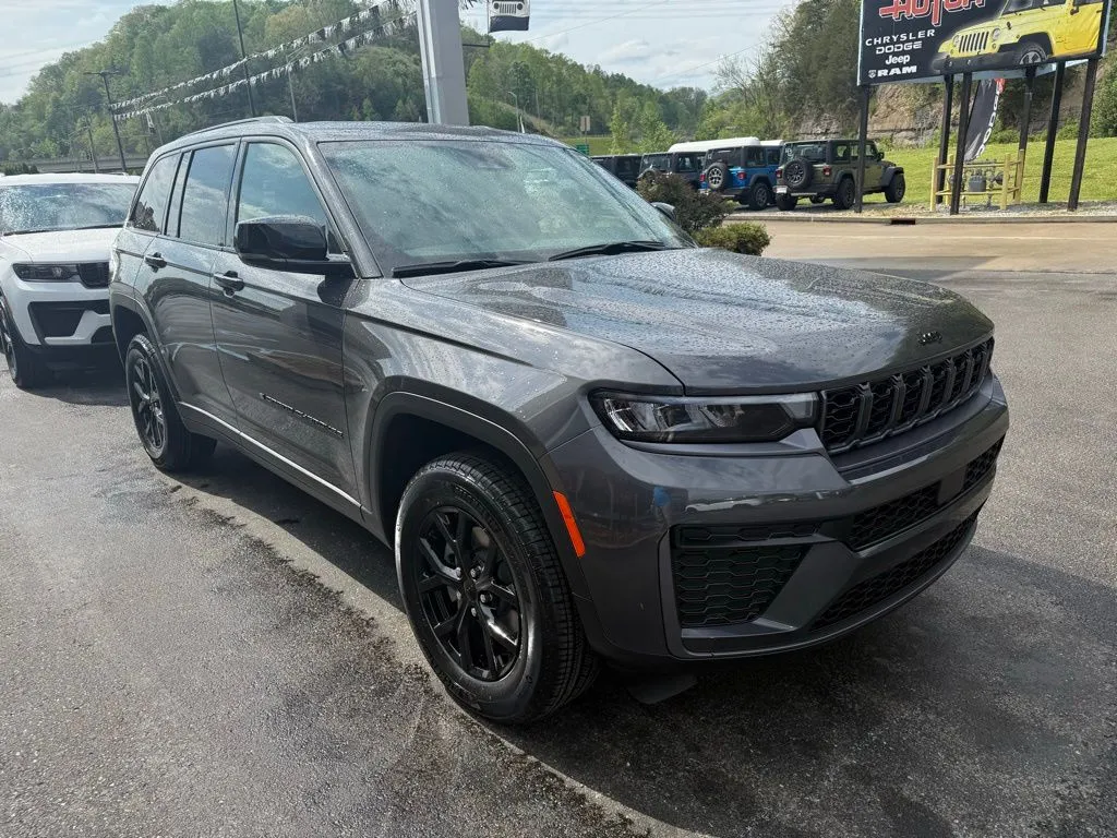 2026 Jeep Grand Cherokee Laredo Altitude