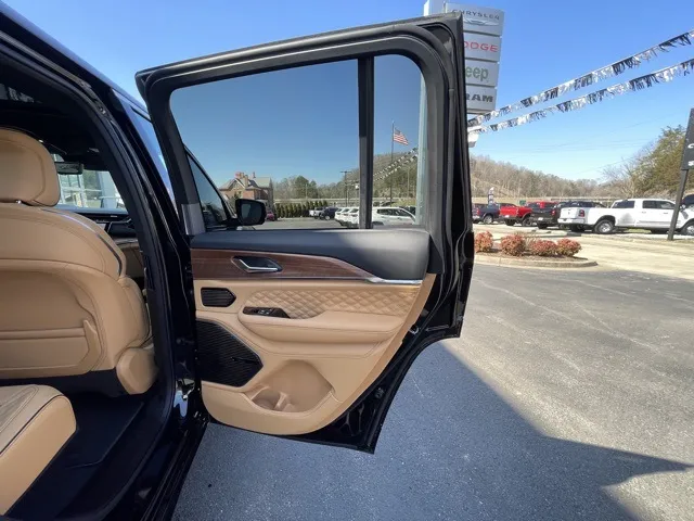 2025 Jeep Grand Cherokee Summit