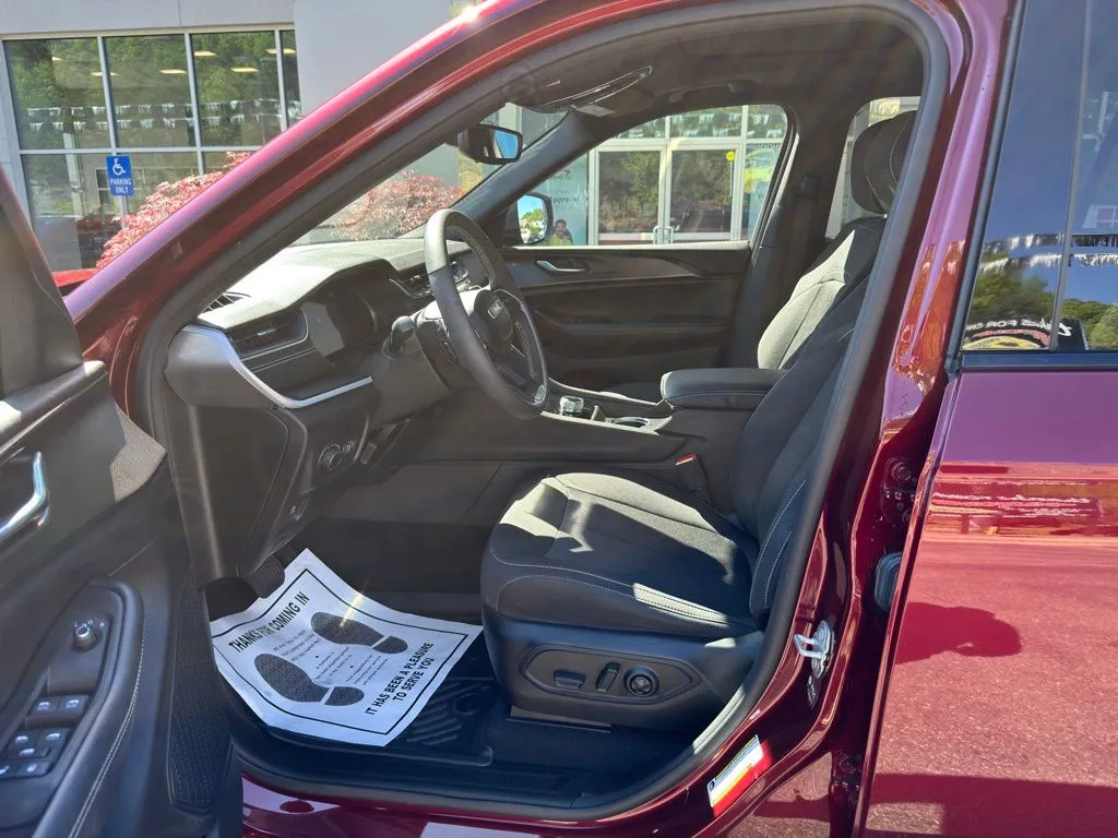 2024 Jeep Grand Cherokee L Laredo