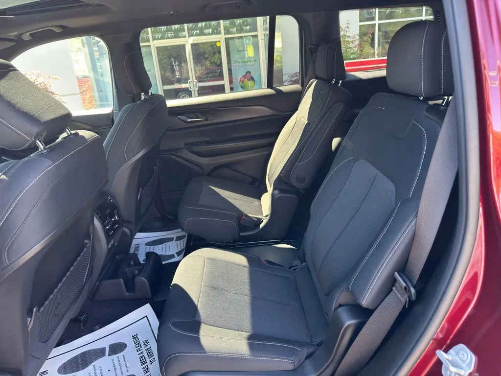 2024 Jeep Grand Cherokee L Laredo