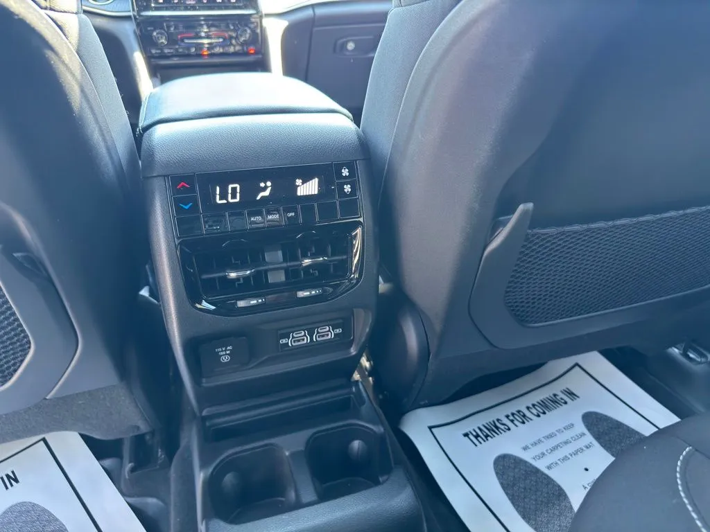 2024 Jeep Grand Cherokee L Laredo