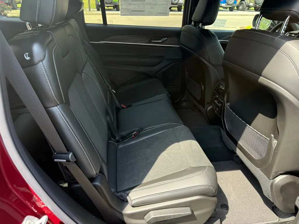 2026 Jeep Grand Cherokee L Laredo