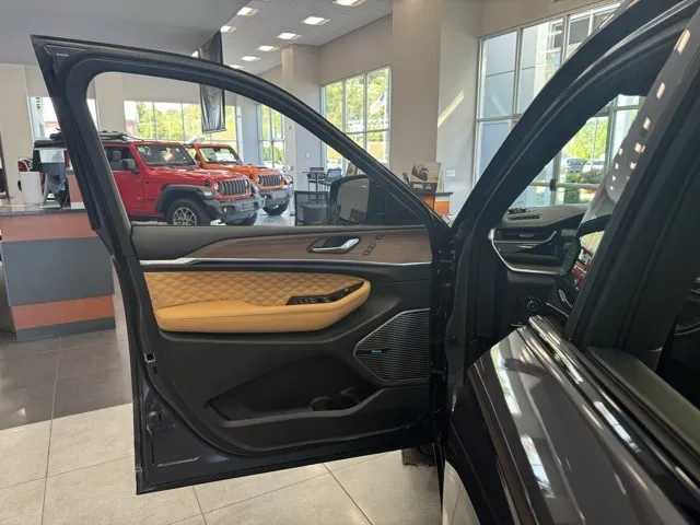 2025 Jeep Grand Cherokee L Summit