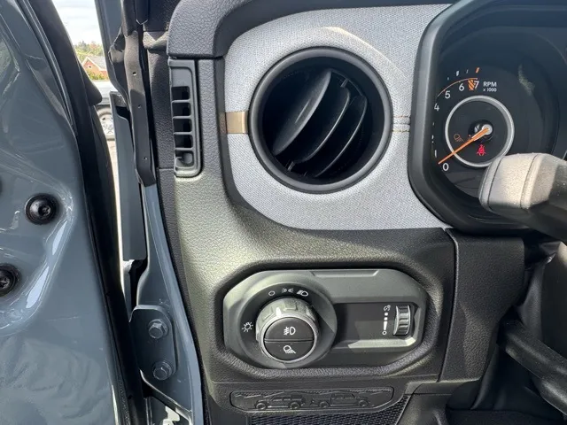 2024 Jeep Gladiator Sport