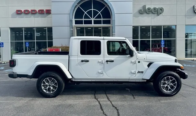 2025 Jeep Gladiator Sport