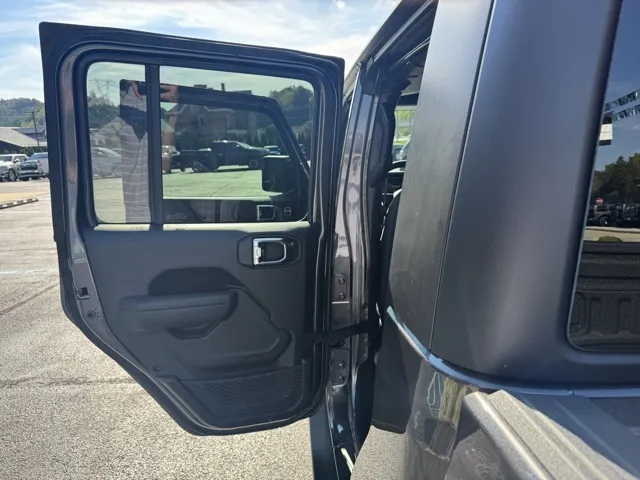 2025 Jeep Gladiator Sport