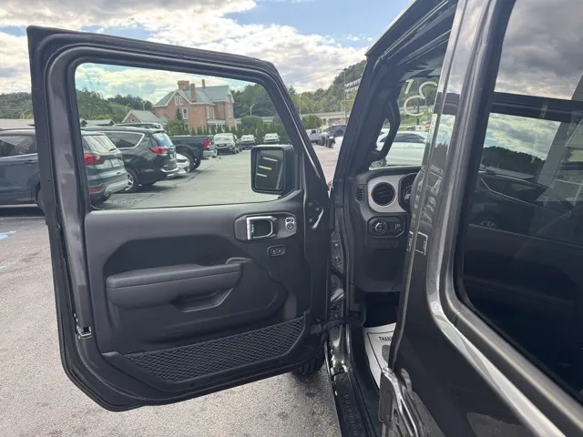 2025 Jeep Gladiator Sport