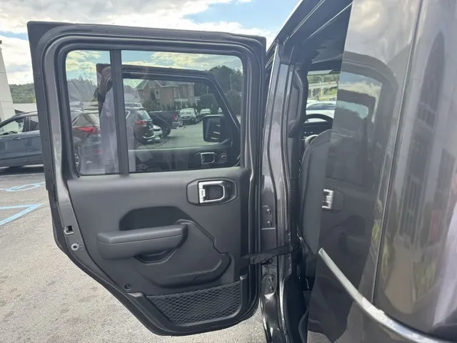 2025 Jeep Gladiator Sport