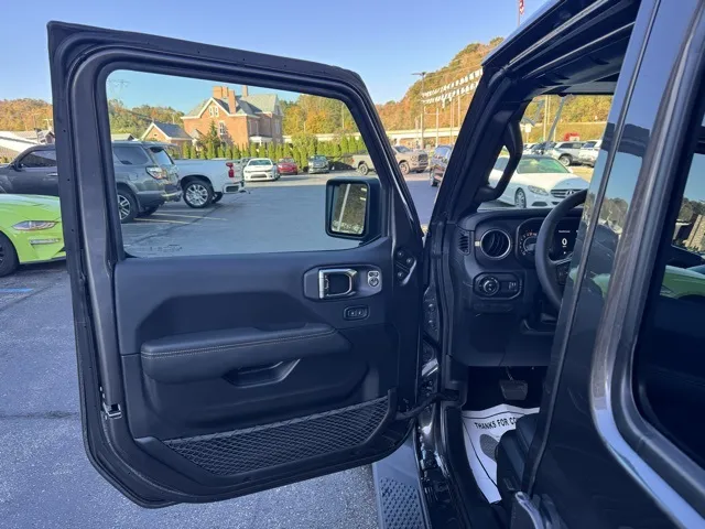 2025 Jeep Gladiator High Tide