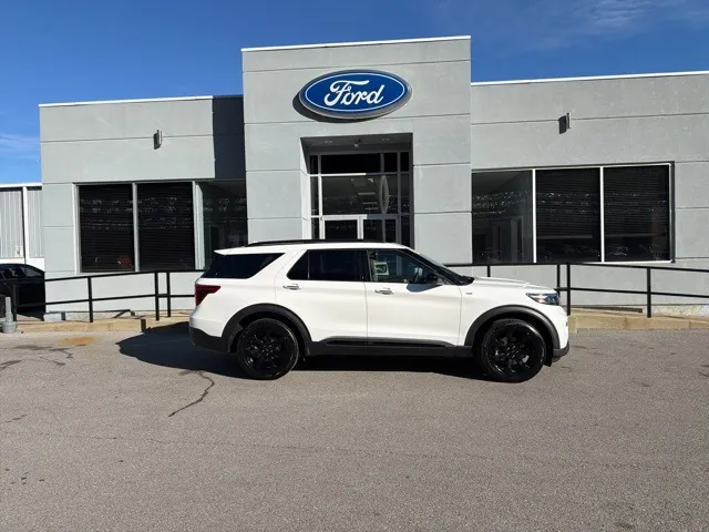 2023 Ford Explorer ST-Line