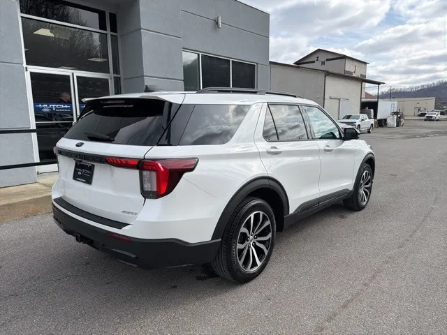 2025 Ford Explorer ST-Line