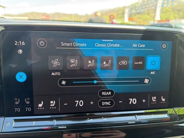 2025 Volkswagen Atlas 2.0T SE w/Technology
