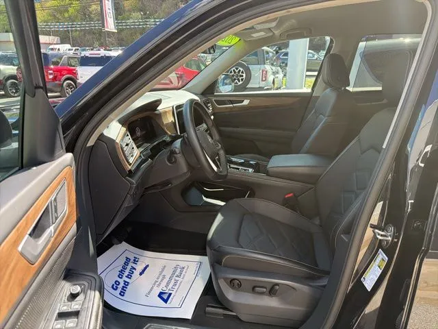 2025 Volkswagen Atlas 2.0T SE w/Technology
