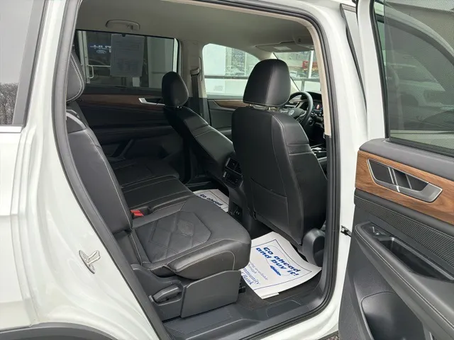 2025 Volkswagen Atlas 2.0T SE w/Technology