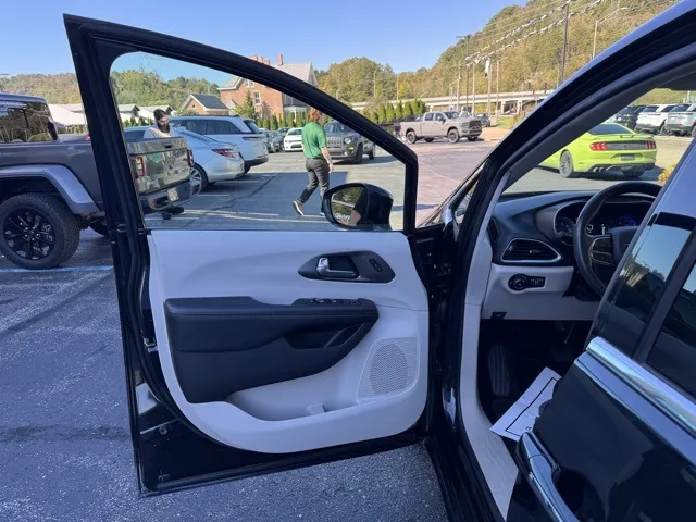2020 Chrysler Pacifica Touring L Plus