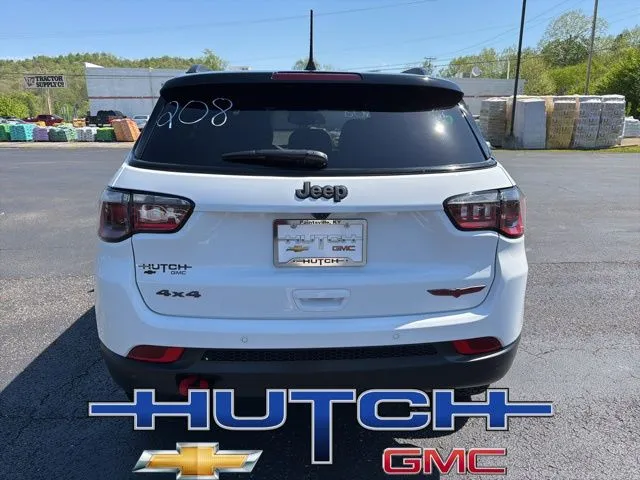 2025 Jeep Compass Trailhawk