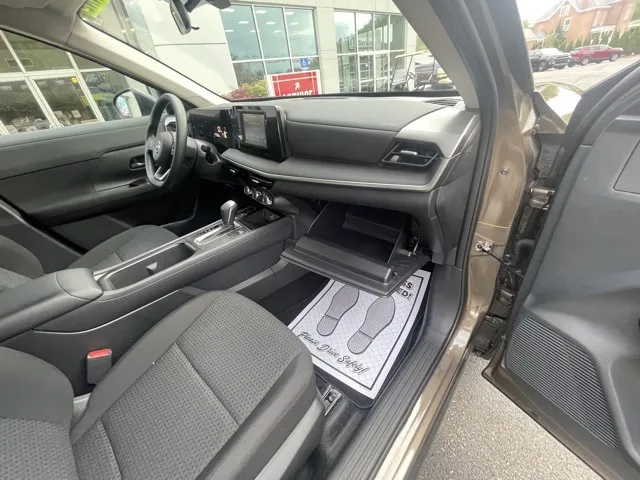 2025 Nissan Kicks S