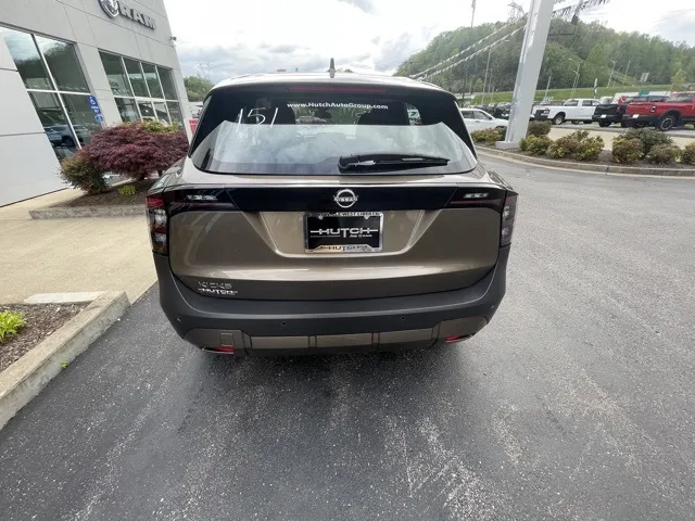2025 Nissan Kicks S