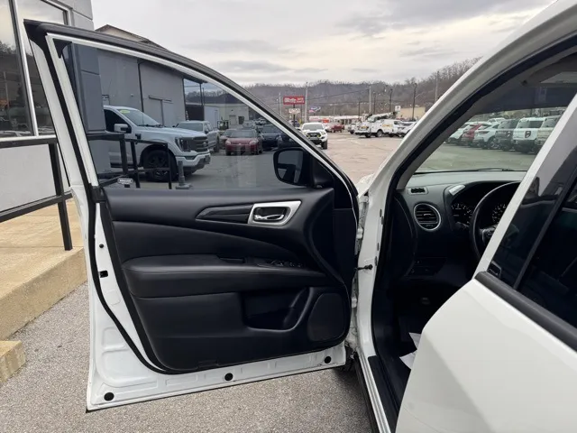 2019 Nissan Pathfinder SV