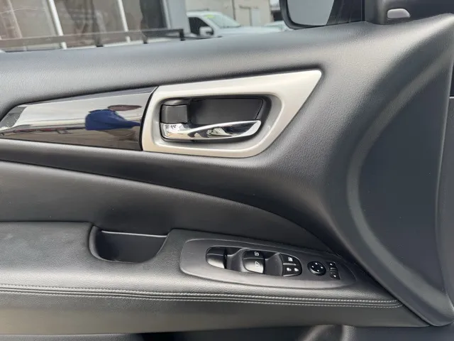 2019 Nissan Pathfinder SV