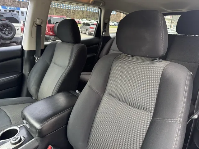 2019 Nissan Pathfinder SV