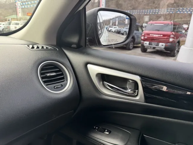 2019 Nissan Pathfinder SV