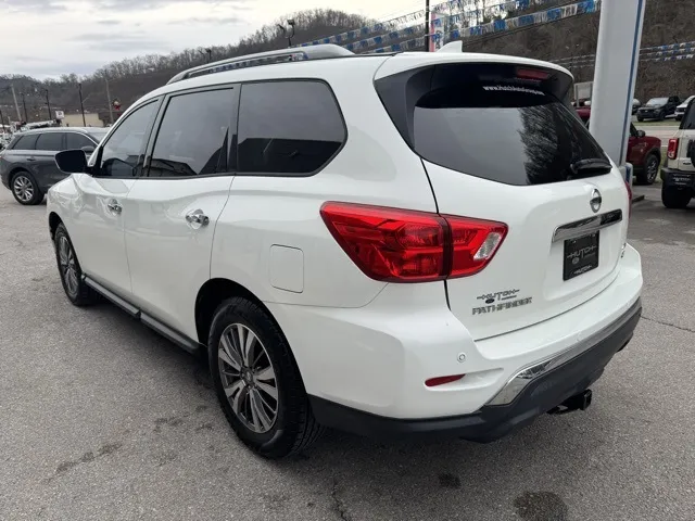 2019 Nissan Pathfinder SV
