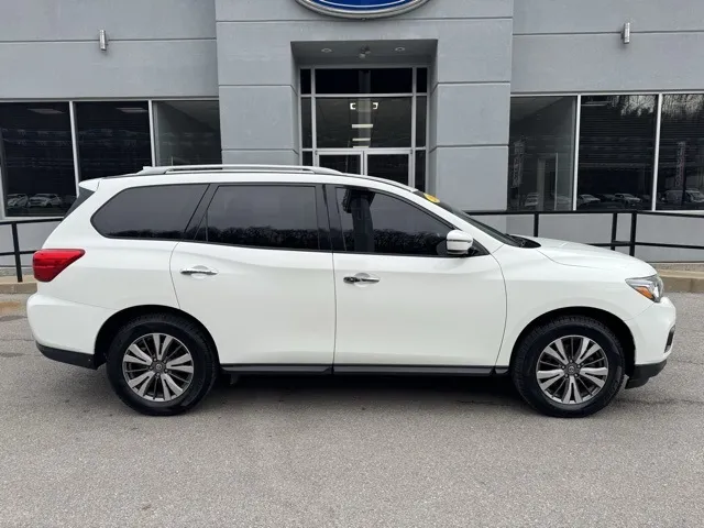 2019 Nissan Pathfinder SV