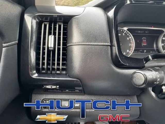 2025 Nissan Pathfinder SV