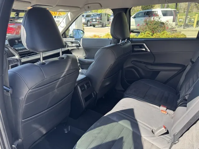 2022 Mitsubishi Outlander SE