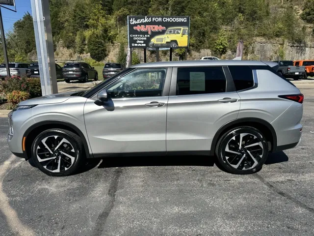 2022 Mitsubishi Outlander SE