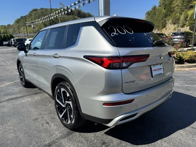 2022 Mitsubishi Outlander SE