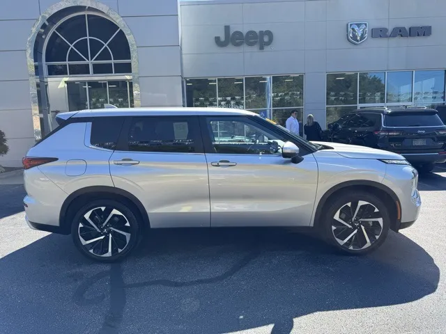 2022 Mitsubishi Outlander SE